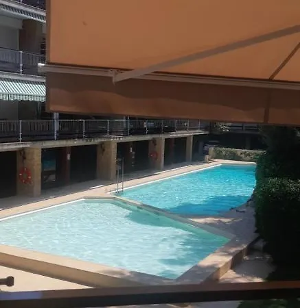 Apart.con Piscina En Zona Residencial *